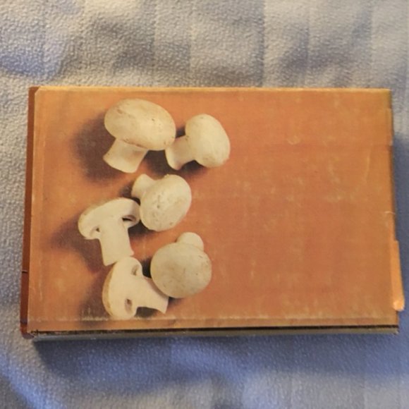MUSHROOM COOKBOOK VINTAGE 1971 - Picture 3 of 8
